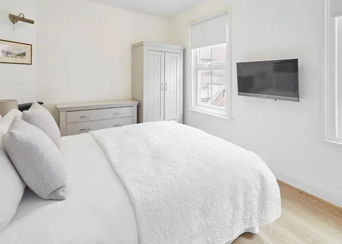 Host & Stay - Victorian Seahouse